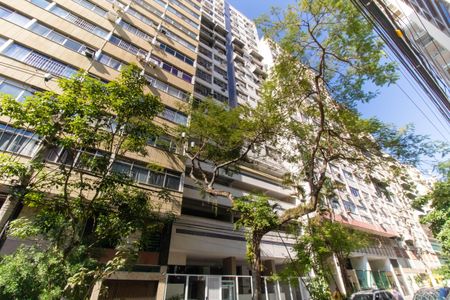 Apartamento à venda com 220m², 4 quartos e 2 vagas Apartamento à venda com 220m², 4 quartos e 2 vagasFachada