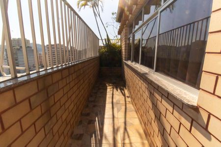 Apartamento à venda com 220m², 4 quartos e 2 vagas Apartamento à venda com 220m², 4 quartos e 2 vagasCobertura