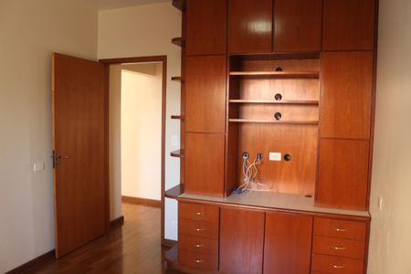 Casa à venda com 312m², 3 quartos e 8 vagasSala de TV