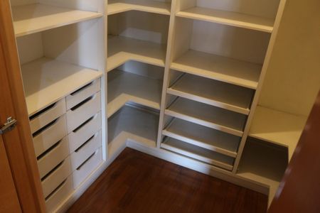 Casa à venda com 312m², 3 quartos e 8 vagasCloset da suíte 2