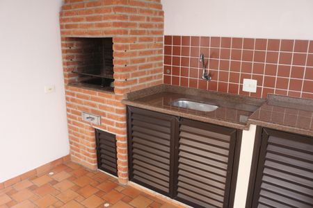 Casa à venda com 312m², 3 quartos e 8 vagasQuintal