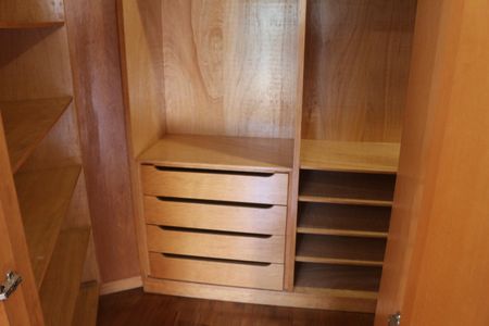 Casa à venda com 312m², 3 quartos e 8 vagasCloset da suíte 1