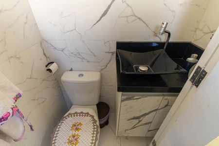 Casa de condomínio à venda com 70m², 2 quartos e 1 vagaBanheiro da Suíte 2