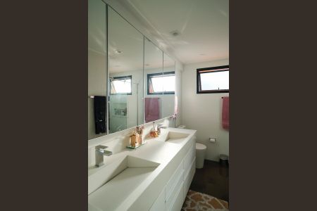 Apartamento à venda com 200m², 3 quartos e 4 vagasBanheiro da suíte 1