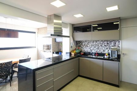 Apartamento à venda com 200m², 3 quartos e 4 vagasCozinha