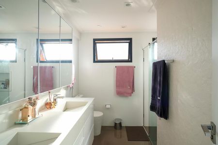 Apartamento à venda com 200m², 3 quartos e 4 vagasBanheiro da suíte 1