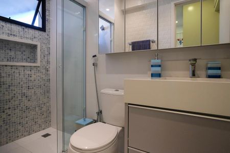 Apartamento à venda com 200m², 3 quartos e 4 vagasBanheiro da suíte 2