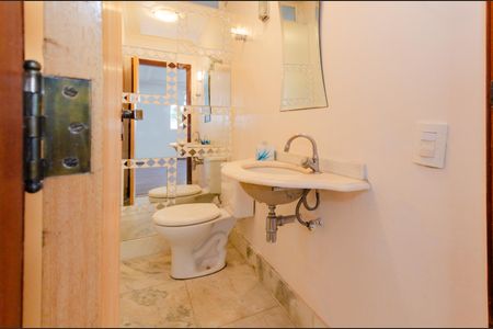 Apartamento à venda com 240m², 4 quartos e 2 vagas Apartamento à venda com 240m², 4 quartos e 2 vagasLavabo