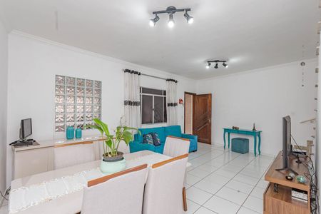 Casa à venda com 110m², 3 quartos e 2 vagasSala