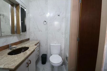 Apartamento para alugar com 158m², 3 quartos e 1 vaga Apartamento para alugar com 158m², 3 quartos e 1 vagaBanheiro da Suíte 1