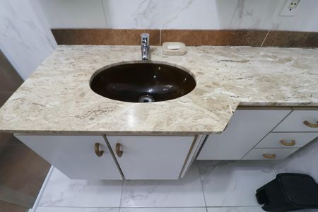 Apartamento para alugar com 158m², 3 quartos e 1 vaga Apartamento para alugar com 158m², 3 quartos e 1 vagaBanheiro da Suíte 1