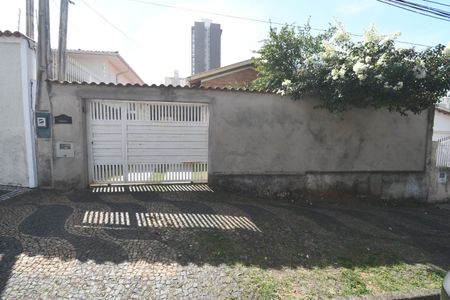 Casa à venda com 340m², 4 quartos e 3 vagasFachada