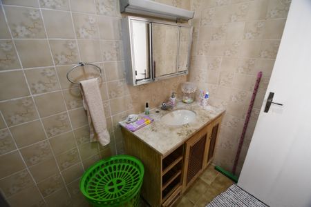 Casa à venda com 340m², 4 quartos e 3 vagasBanheiro 1