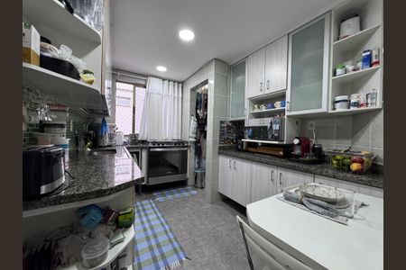 Apartamento à venda com 123m², 3 quartos e 2 vagas Apartamento à venda com 123m², 3 quartos e 2 vagasCozinha e Área de Serviço