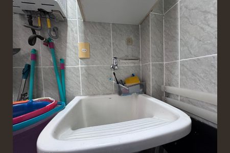 Apartamento à venda com 123m², 3 quartos e 2 vagas Apartamento à venda com 123m², 3 quartos e 2 vagasCozinha e Área de Serviço