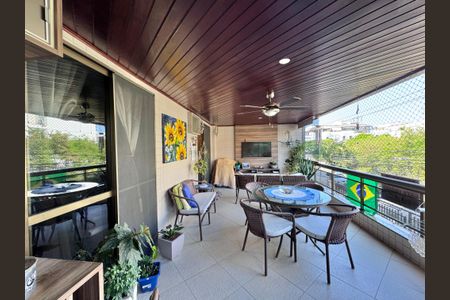 Apartamento à venda com 123m², 3 quartos e 2 vagas Apartamento à venda com 123m², 3 quartos e 2 vagasVaranda