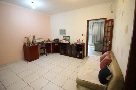 Casa à venda com 120m², 2 quartos e 2 vagasSala