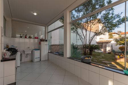 Casa à venda com 360m², 3 quartos e 6 vagas Casa à venda com 360m², 3 quartos e 6 vagasÁrea de Serviço