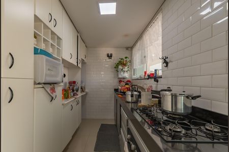 Casa à venda com 360m², 3 quartos e 6 vagas Casa à venda com 360m², 3 quartos e 6 vagasCozinha