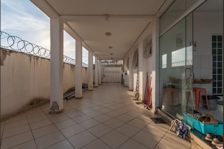 Casa à venda com 360m², 3 quartos e 6 vagas Casa à venda com 360m², 3 quartos e 6 vagasGaragem