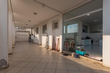 Casa à venda com 360m², 3 quartos e 6 vagas Casa à venda com 360m², 3 quartos e 6 vagasGaragem