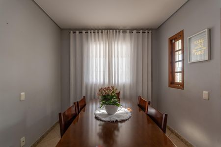 Casa à venda com 360m², 3 quartos e 6 vagas Casa à venda com 360m², 3 quartos e 6 vagasSala