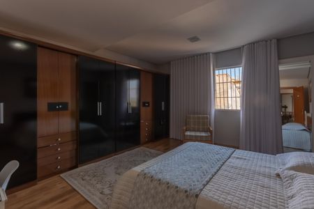 Casa à venda com 360m², 3 quartos e 6 vagas Casa à venda com 360m², 3 quartos e 6 vagasQuarto 1