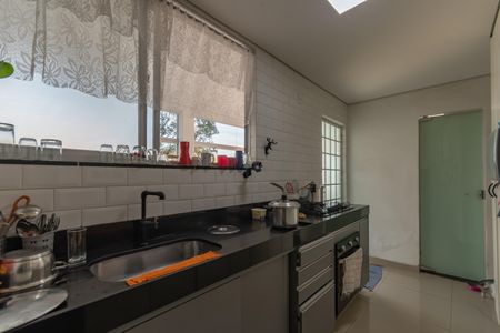 Casa à venda com 360m², 3 quartos e 6 vagas Casa à venda com 360m², 3 quartos e 6 vagasCozinha