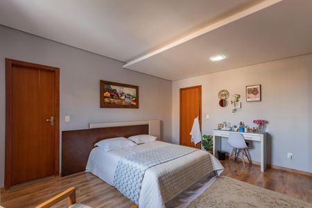 Casa à venda com 360m², 3 quartos e 6 vagas Casa à venda com 360m², 3 quartos e 6 vagasQuarto 1