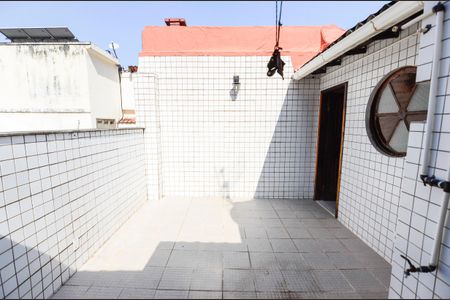 Casa à venda com 187m², 3 quartos e 2 vagas Casa à venda com 187m², 3 quartos e 2 vagasTerraço