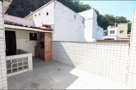 Casa à venda com 187m², 3 quartos e 2 vagas Casa à venda com 187m², 3 quartos e 2 vagasTerraço