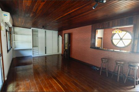 Casa à venda com 187m², 3 quartos e 2 vagas Casa à venda com 187m², 3 quartos e 2 vagasTerraço