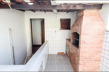 Casa à venda com 187m², 3 quartos e 2 vagas Casa à venda com 187m², 3 quartos e 2 vagasTerraço