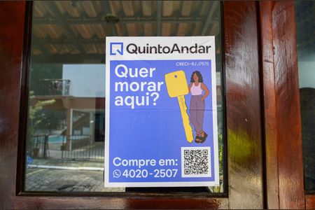 Casa à venda com 187m², 3 quartos e 2 vagas Casa à venda com 187m², 3 quartos e 2 vagasFachada