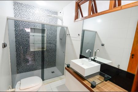 Casa à venda com 187m², 3 quartos e 2 vagas Casa à venda com 187m², 3 quartos e 2 vagasBanheiro da suíte