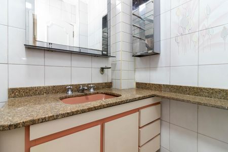 Apartamento à venda com 189m², 3 quartos e 2 vagas Apartamento à venda com 189m², 3 quartos e 2 vagasBanheiro 2