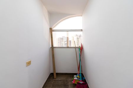 Apartamento à venda com 189m², 3 quartos e 2 vagas Apartamento à venda com 189m², 3 quartos e 2 vagasQuarto de Serviço
