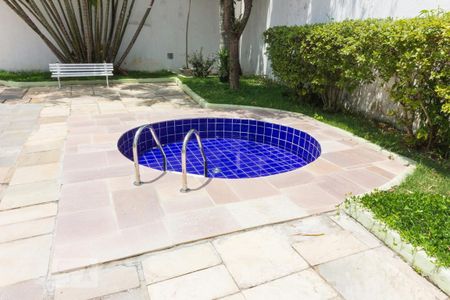 Apartamento à venda com 189m², 3 quartos e 2 vagas Apartamento à venda com 189m², 3 quartos e 2 vagasÁrea comum - Piscina
