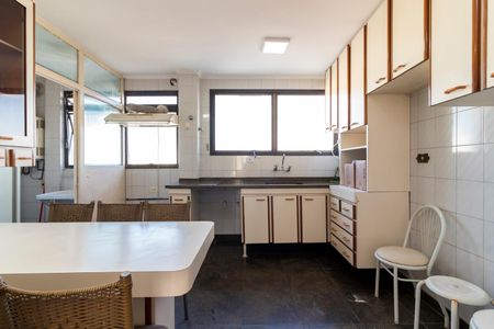 Apartamento à venda com 189m², 3 quartos e 2 vagas Apartamento à venda com 189m², 3 quartos e 2 vagasCozinha
