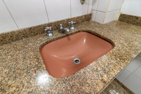 Apartamento à venda com 189m², 3 quartos e 2 vagas Apartamento à venda com 189m², 3 quartos e 2 vagasBanheiro 2