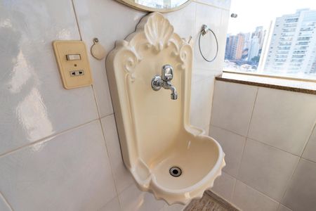 Apartamento à venda com 189m², 3 quartos e 2 vagas Apartamento à venda com 189m², 3 quartos e 2 vagasÁrea comum - Salão de festasBanheiro 3