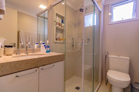 Apartamento à venda com 103m², 3 quartos e 2 vagas Apartamento à venda com 103m², 3 quartos e 2 vagasBanheiro da Suíte