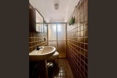 Apartamento para alugar com 210m², 4 quartos e 2 vagas Apartamento para alugar com 210m², 4 quartos e 2 vagasBanheiro de Serviço