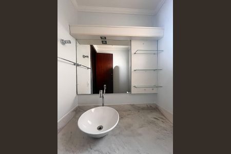 Apartamento para alugar com 210m², 4 quartos e 2 vagas Apartamento para alugar com 210m², 4 quartos e 2 vagasLavabo