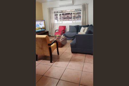 Casa à venda com 4 quartos, 220m² em Jardim Ubirajara, São Paulo