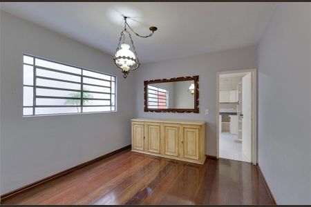 Casa à venda com 194m², 4 quartos e 2 vagas