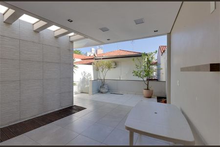 Casa à venda com 194m², 4 quartos e 2 vagas
