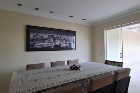 Casa à venda com 4 quartos, 300m² em Jardim Oriental, São Paulo