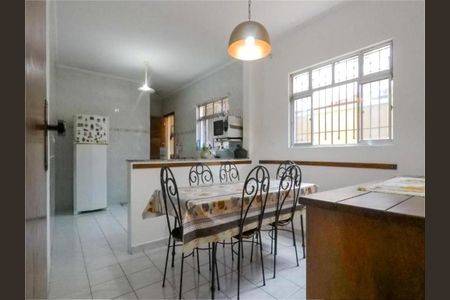 Casa à venda com 217m², 4 quartos e 4 vagas