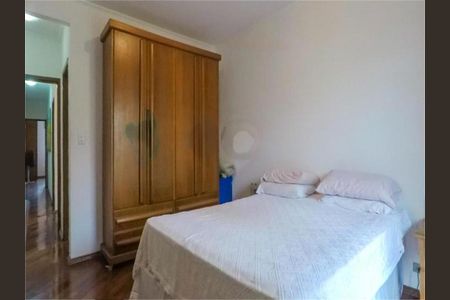 Casa à venda com 217m², 4 quartos e 4 vagas